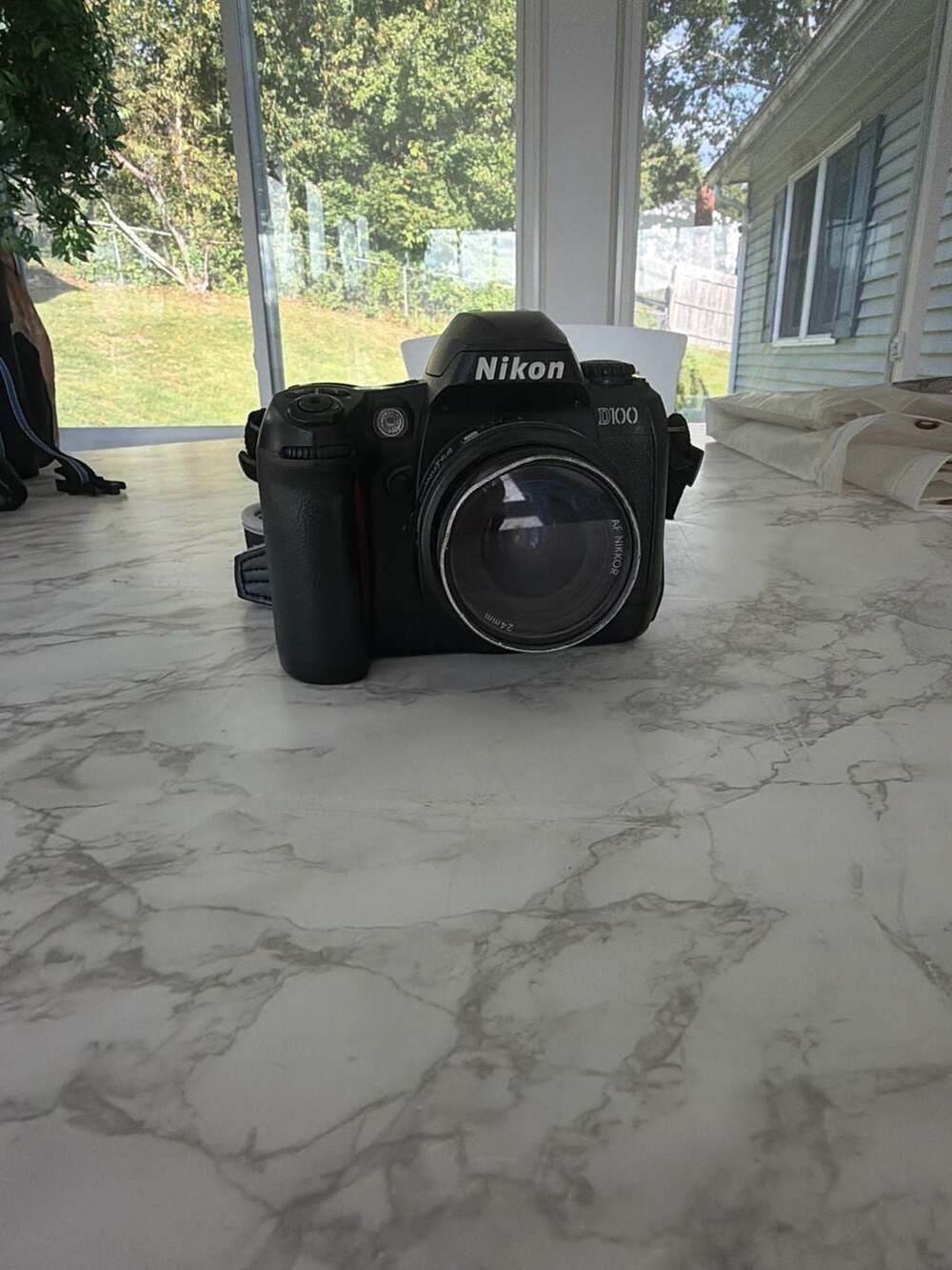 Nikon D100 DSLR Camera with 24mm Lens Charger and Bag